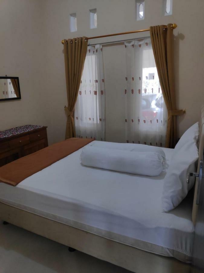 Homestay Wahyudi 1 Syariah Tlekung Exterior photo