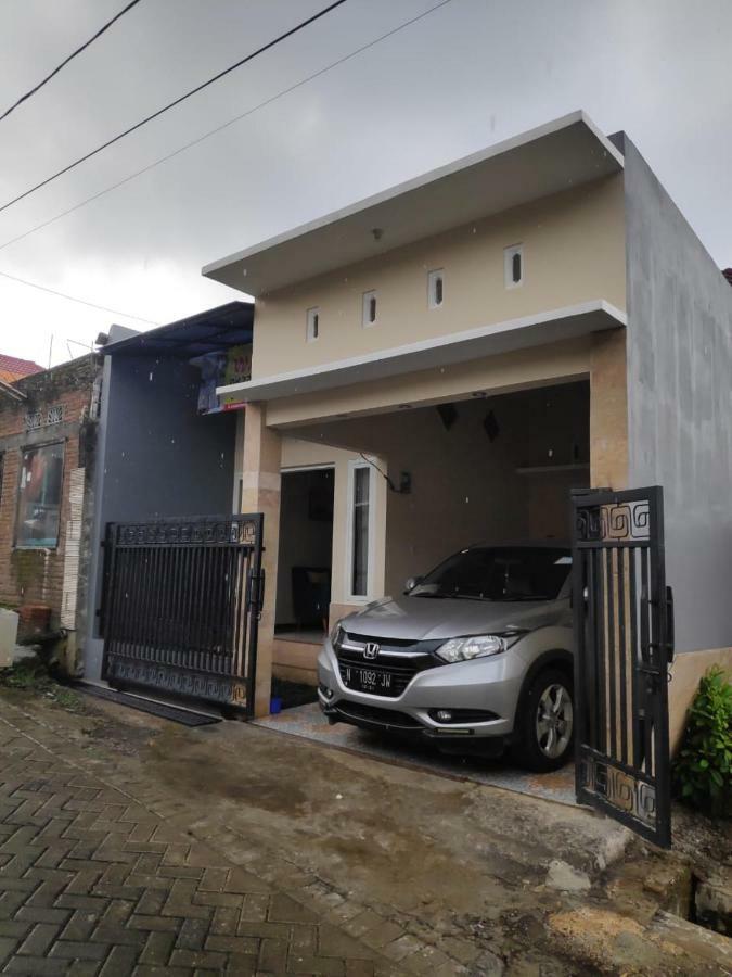 Homestay Wahyudi 1 Syariah Tlekung Exterior photo